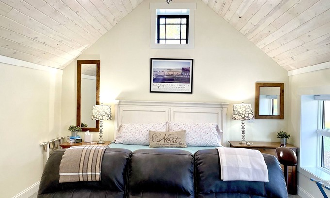 Cascade Township Cottage | Pine Cove Cottage 10 minutes from Mayo