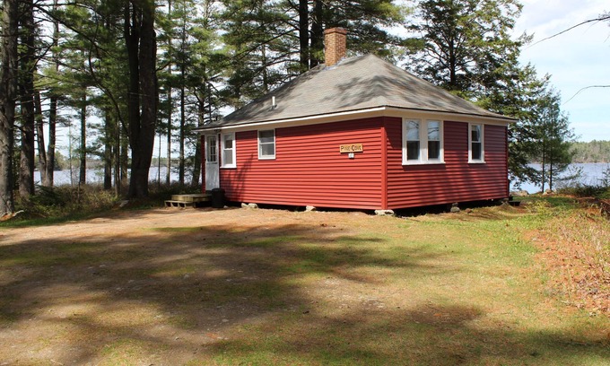 Damariscotta Cottage | Pine Cove Cottage - Quaint Cottage on shores of Pemaquid Lake