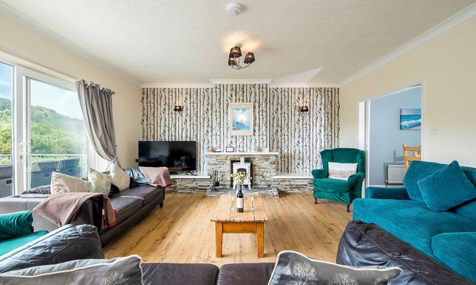 Wiseman's Bridge House | Pine Lodge, Holiday Home Wisemans Bridge, Pembrokeshire, Sleeps 12, 5 bedrooms, bathrooms
