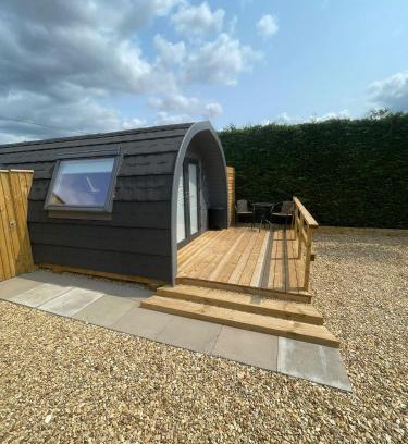 Frampton Apartment | Pine Lodge Posh Glamping With Wood Fired Hot Tub & Big Lincolnshire Skies