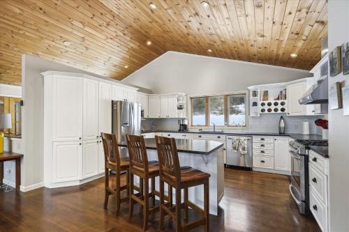 Stowe Hollow House | Pine Lodge