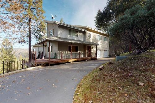 Groveland House | Pine Mountain Getaway (02-461)