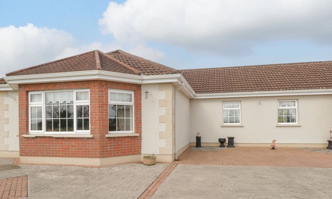 Clondra Cottage | PINE VIEW, pet friendly in Ballinamuck, County Longford