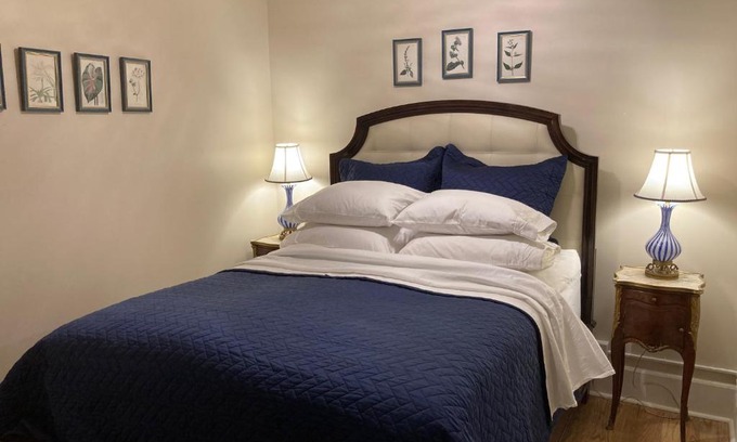 Cheesman Park Apartment | Pineapple House, Cozy Garden Apartment, City Center! Marble-Tiled Bathroom! FREE parking!