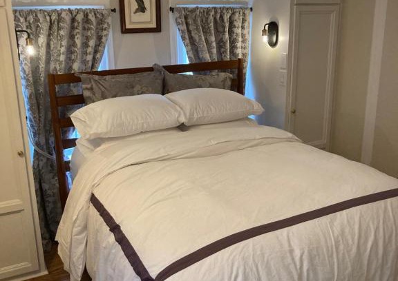 Cheesman Park Apartment | Pineapple House, Spacious 1st Floor Apartment! City Center! 96 Walk Score! FREE parking!