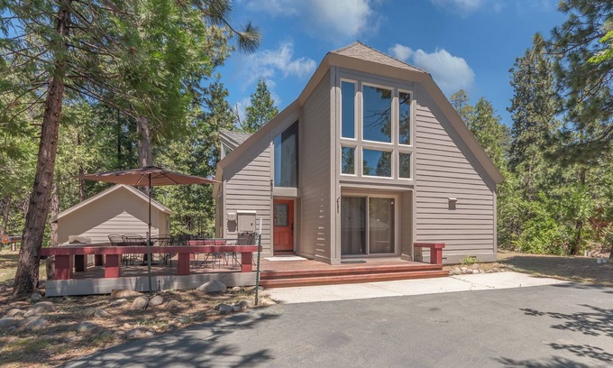 Dorrington Cabin | Pinecone Peak-Updated Cabin with Huge Recreation Room and Flat Level Driveway!