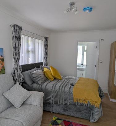 Wiseman's Bridge Apartment | Pinecroft