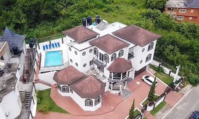 West Gate Hills Apartment | PINES VACATION RENTALS- EXCELLENT LOCATION, MINUTES FROM EVERYTHING.