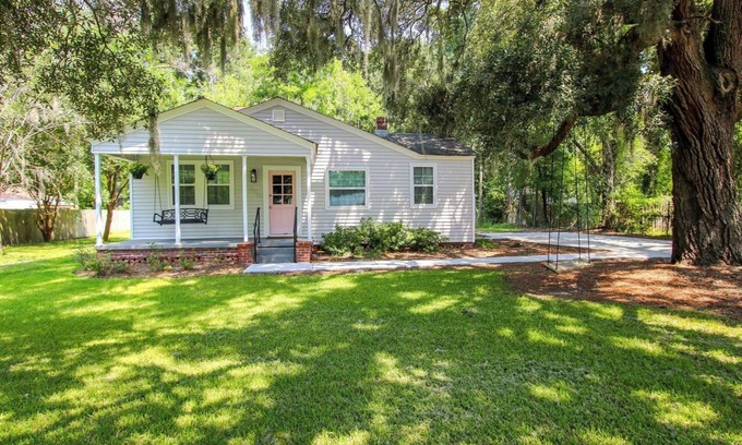 Richmond Hill House | Pink Door Cottage is a storybook cottage close to everything!n