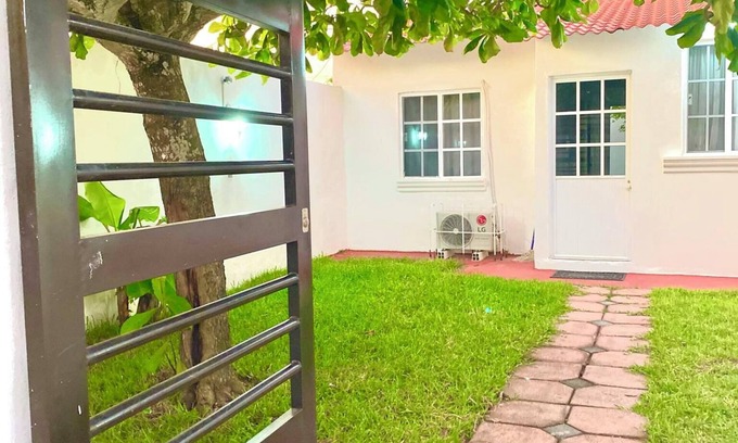 Tecolutla Municipality House | Pink Oueilhe Vacation Home