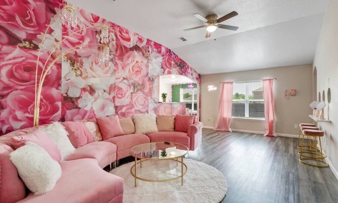Seagoville House | Pink Playhouse[Girls Themed][Events Ok][Smoking Ok]