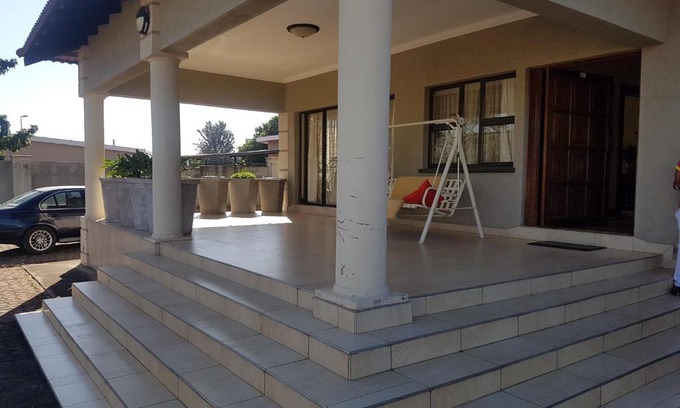 Manzini House | Pinkyzo Sweet 3 Bedroom Home Villa