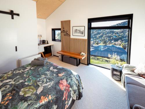 Akaroa House | Pinot's Pod