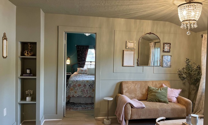 Ridgefield Apartment | Pioneer Heritage Apt 1 Downtown Ridgefield