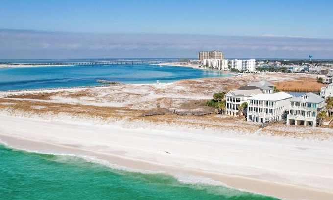 Holiday Isle House | "Pipe Dream" Epic Destin Pointe Beachfront Home, Com Pool on Holiday Isle