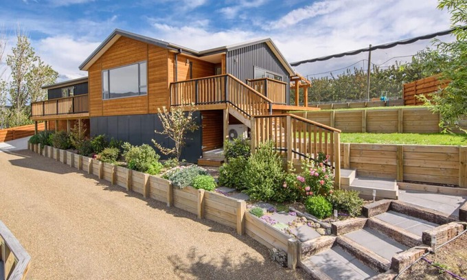 Cromwell Cottage | Pisa View Paradise - Cromwell Holiday Home