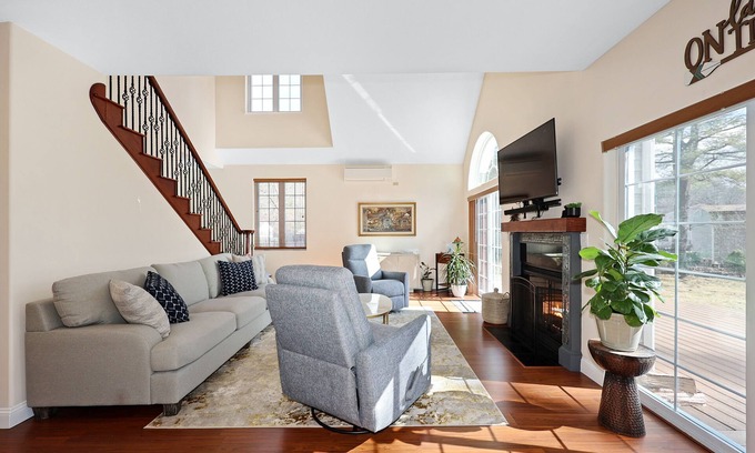 Manchester House | Piscataqua River Reservoir House - with King & Queen beds - Pet Friendly