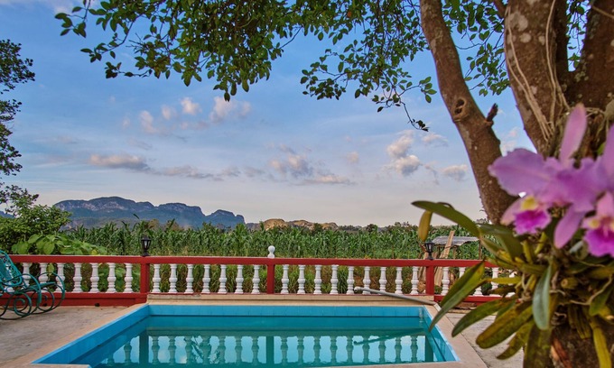 Vinales Villa | Piscina vistas y WiFi gratis en Viñales