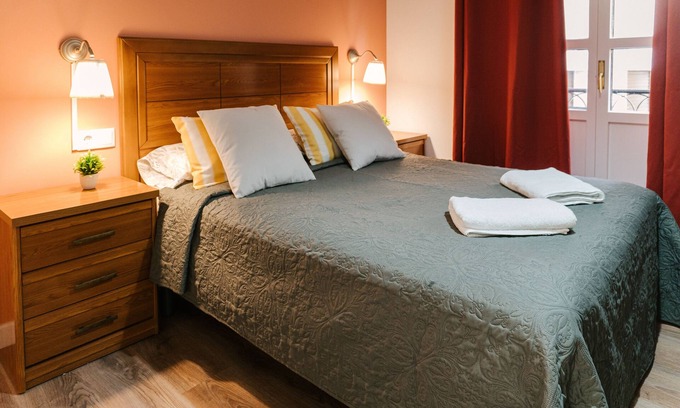 Old Town Apartment | Piso en Barrio Humedo/conde Luna + Parking