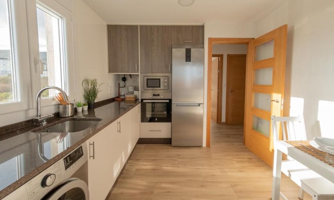 Burela Apartment | Piso en el puerto con vistas al Mar+Wifi+ SmartTv