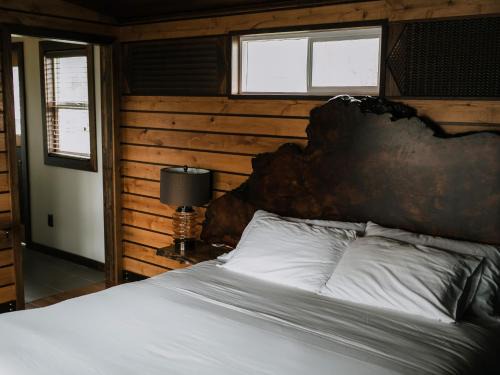 Raymond Hotel | Pitchwood Inn