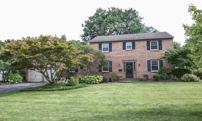 Pittsford House | Pittsford Village Home. Walk to Everything Restaurants, Shops, Canal Trail, YMCA