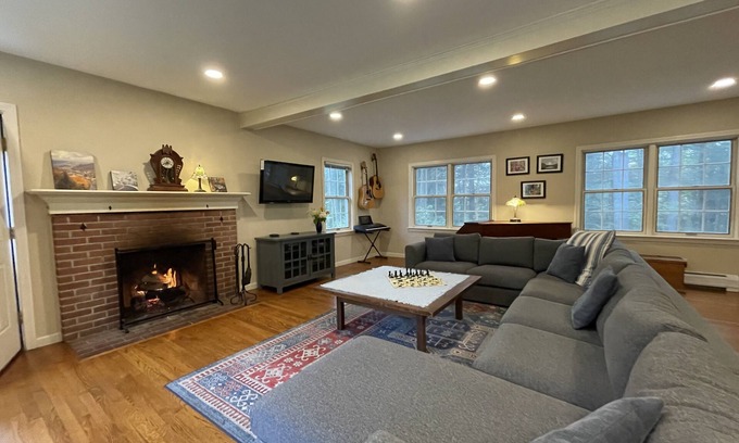 Plainfield House | Plainfield House in a 10,000 acre state forest and private pond
