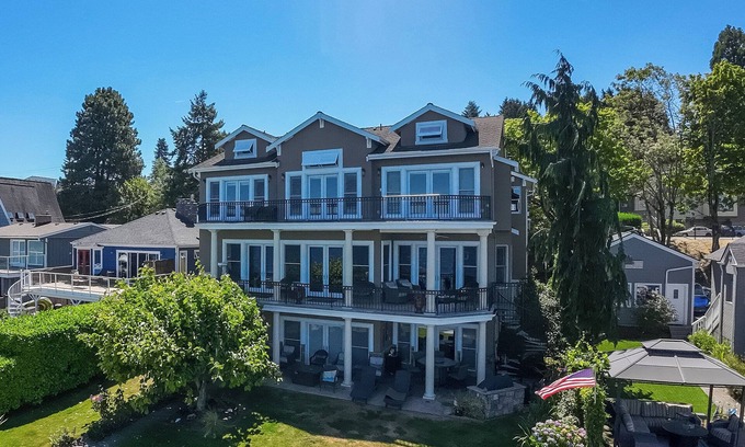 Bryn Mawr-Skyway House | "PLAN YOUR PERFECT THANKSGIVING & HOLIDAY- ESCAPE-SPECIAL HOLIDAY SAVINGS!"