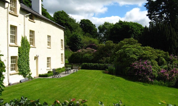 Graigfechan Cottage | Plas yn Yale, Llandegla with mountain views from all windows 4starVisitWales