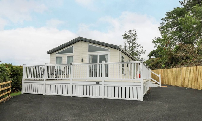 Borth Cottage | PLATINUM LODGE, pet friendly, character holiday cottage in Borth