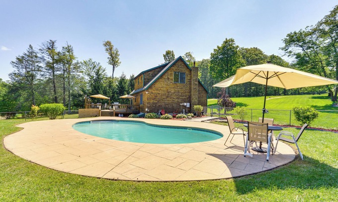 Circleville House | Play, Swim & Unwind: Family Home in Glen Wild!