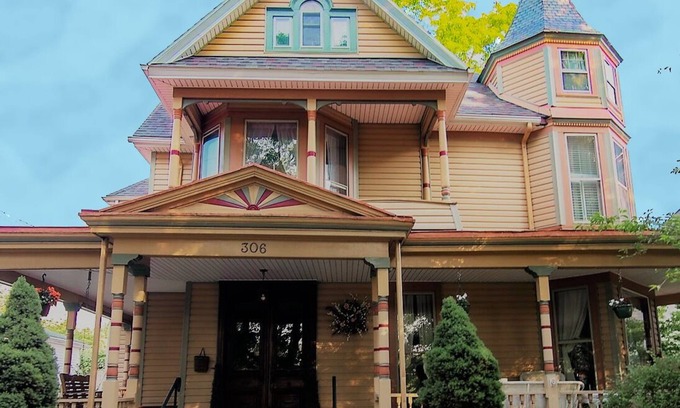 Marietta House | Player Piano - Gym - Victorian - 4 Bed