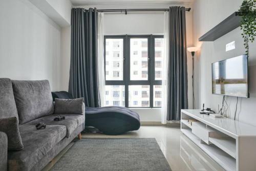 Sentul Pasar Apartment | PlayStaytion Centura 3 Bedroom 2 Bathroom by RBNB