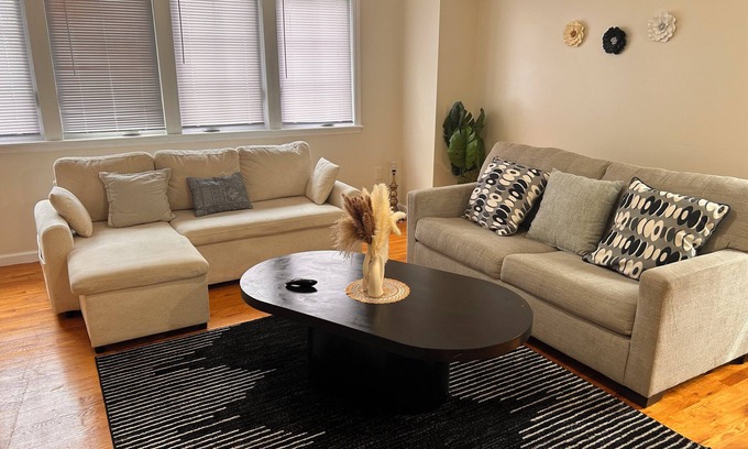 Ampere Apartment | Pleasant 3-bedroom apartment in Newark for a cozy stay
