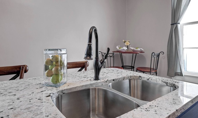 Germantown Apartment | Pleasant duplex with AC in The Highlands, Louisville - WiFi included