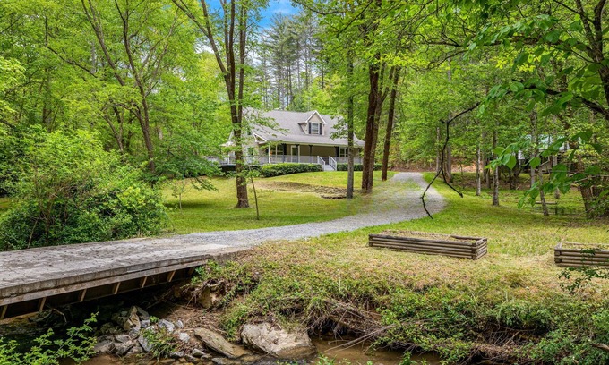 Hendersonville House | Pleasant Grove Hideaway | Private Creekside Retreat w/Hot Tub & Trails
