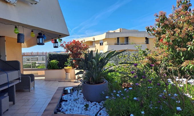 Frejus Plage Apartment | Pleasant penthouse , sixth floor.