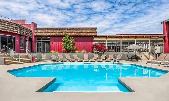 Tri-Cities Resort | Pleasant Stay! 2 Comfortable Units for Families, w/Free Parking, Onsite Pool!