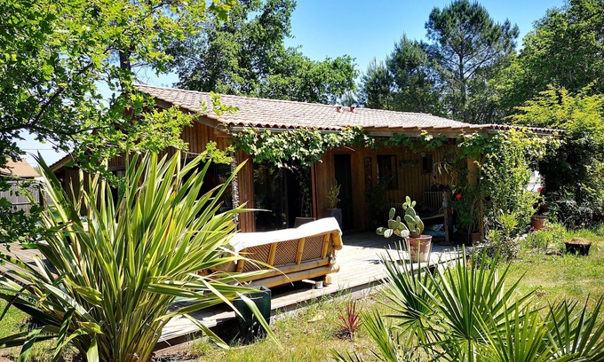 Le Porge House | Pleasant wooden house near beaches and forest