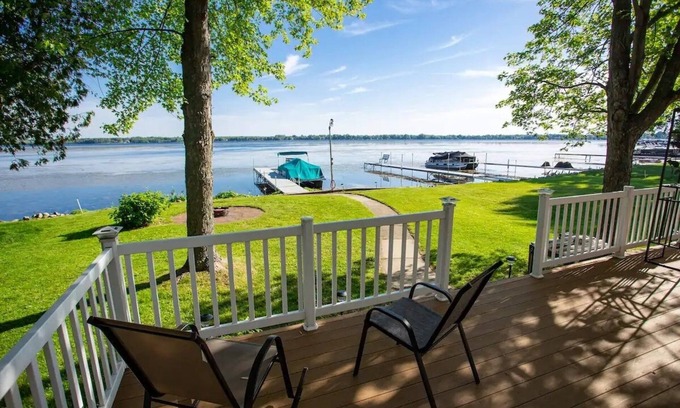 Shawano House | Plenty of room for family and friends at our home on full rec Shawano Lake!