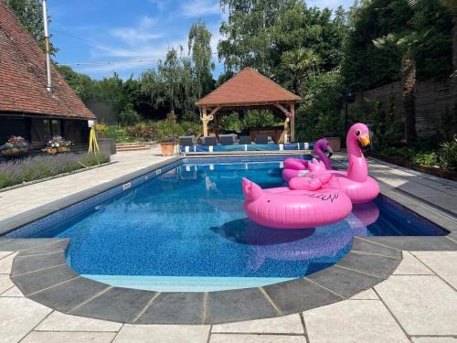 Sheldwich House | Plum Pudding Barn - private heated pool, hot tub & kids play area