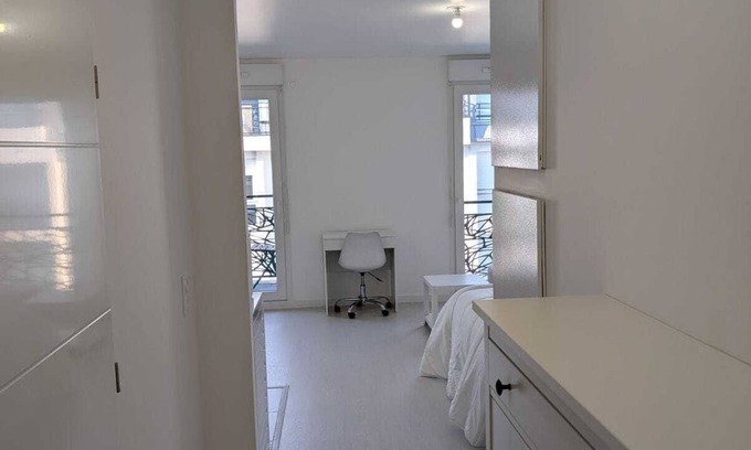 Sartrouville Apartment | Plume Studio Sartrouville, 20 minutes from Paris