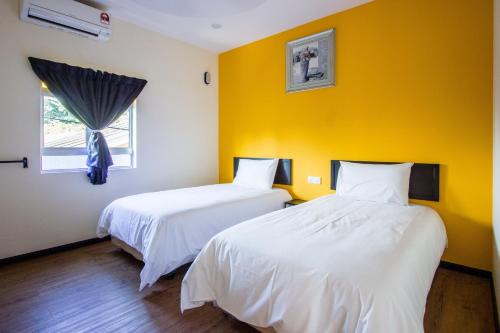 Benggali House | Plumeria 4BR Garden House by uBook