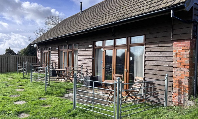 Shorwell Cottage | Poachers Hut 1-Bed Cottage, Sleeps 2, Pet Friendly