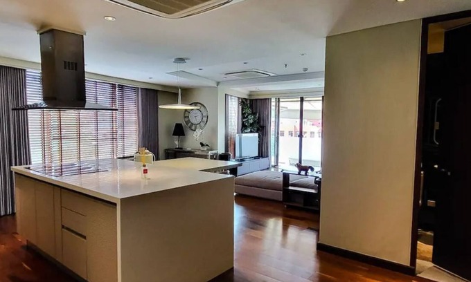 Downtown Apartment | Poblacion Penthouse Suite with Private Roofdeck