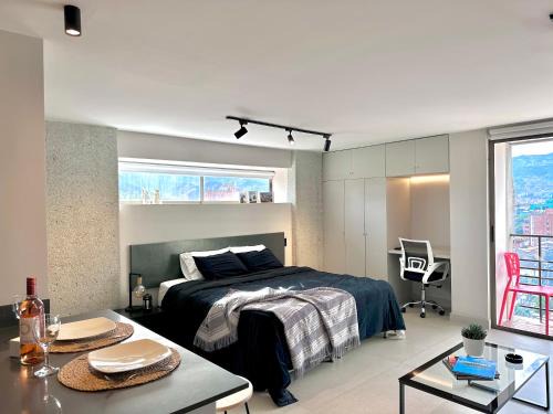 Astorga Apartment | Poblado Luxe Living Loft AC, 400Mbps and King Bed
