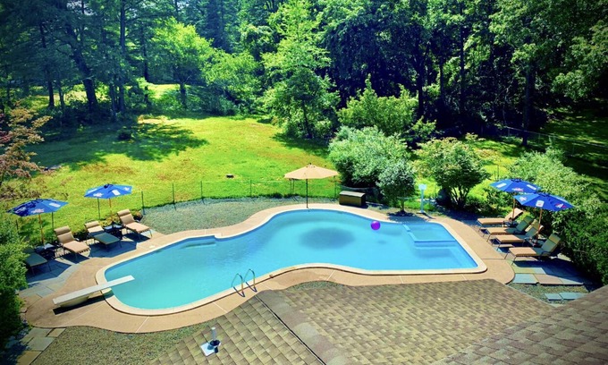 Mount Pocono House | Poconos House Resort - Outdoor Pool!