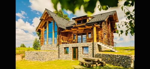 Risca Ski Chalet | Poeme Chalet