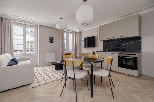 9th Arrondissement Apartment | Poetic Stay - Saint Lazare