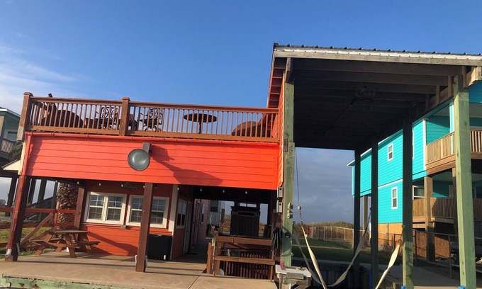 Cedar Lane Cabin | "Pogue Life" Intercoastal Fishing Camp with boat lift Sargent, Texas